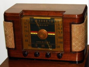 Old radio to focus the visitor  on the medium being presented.